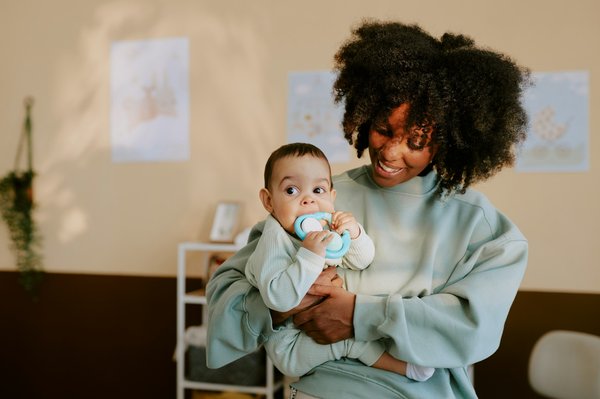 Salaire de auxiliaire de puériculture : tout savoir en 2024